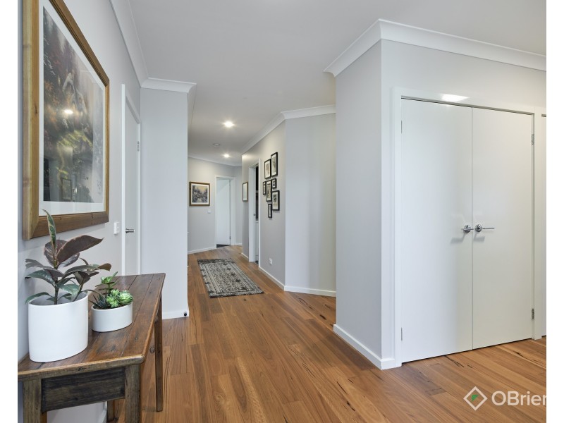 92 Bexley Boulevard, Drouin VIC 3818