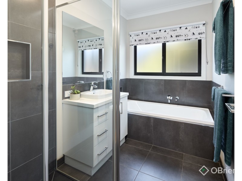 92 Bexley Boulevard, Drouin VIC 3818