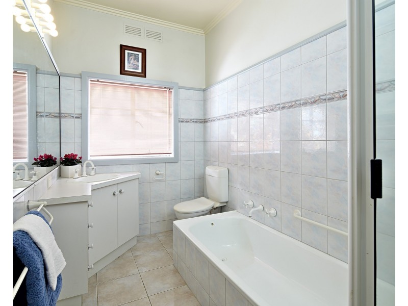 24 Clifford Street, Warragul VIC 3820