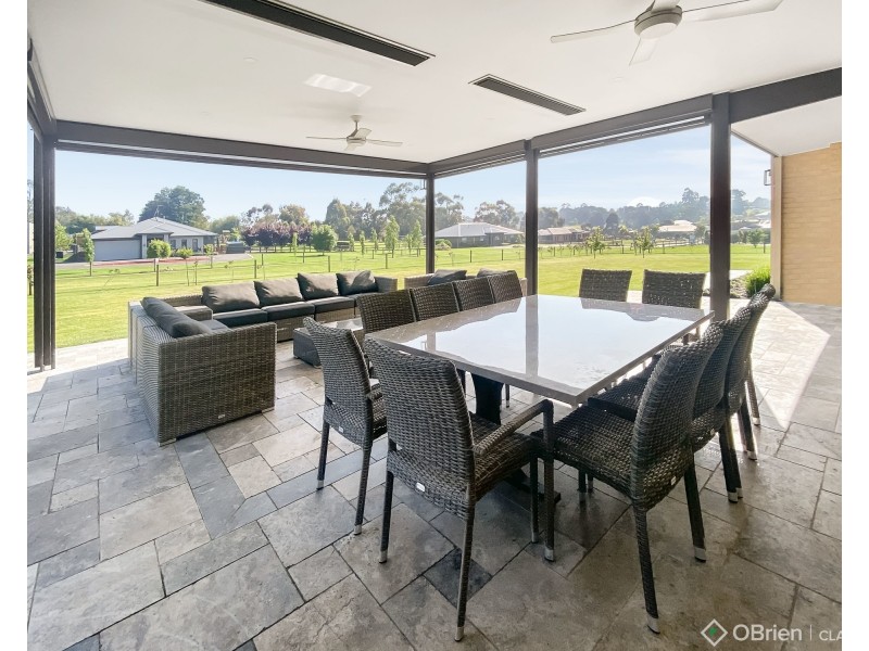 21 Drovers Close, Drouin VIC 3818