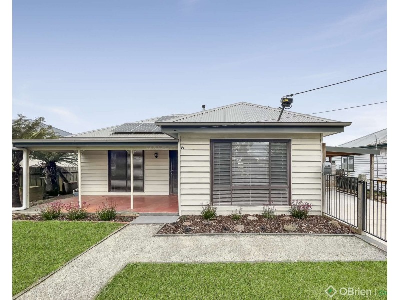 8 Fairchild Street, Drouin VIC 3818