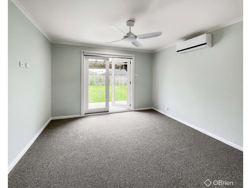 8 Fairchild Street, Drouin VIC 3818