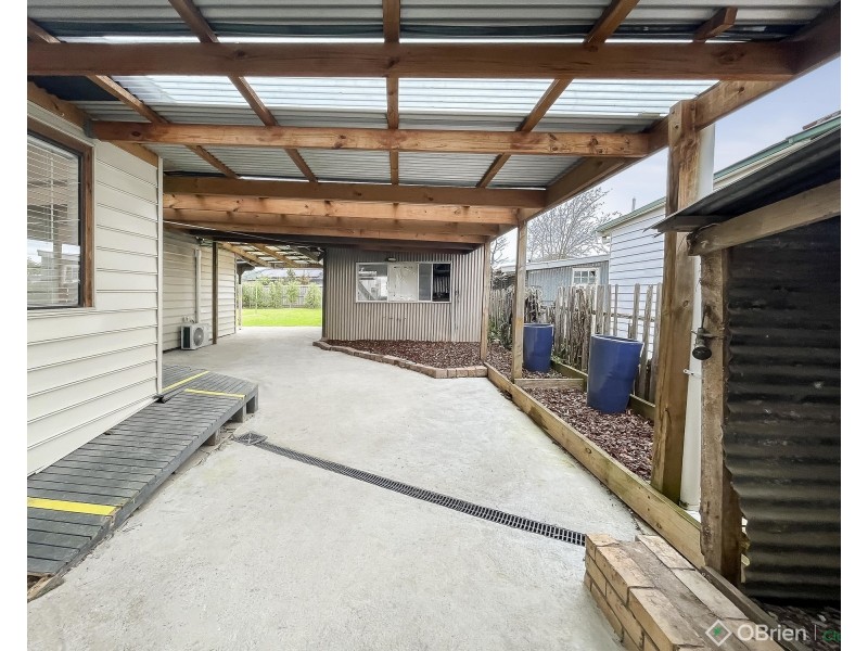 8 Fairchild Street, Drouin VIC 3818
