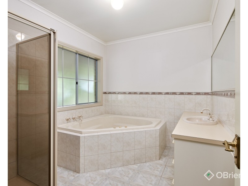 3 Pepperell Drive, Drouin VIC 3818