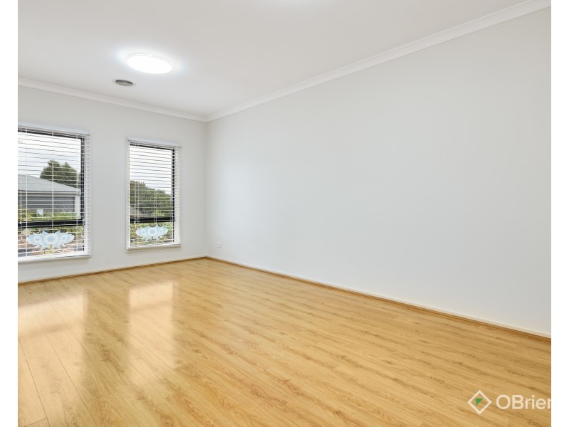 27 Skipton Street, Drouin VIC 3818