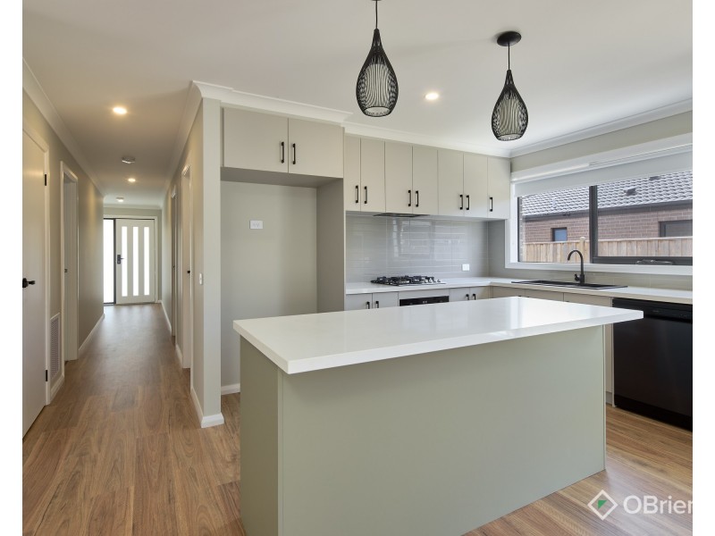 18 Royston Avenue, Warragul VIC 3820