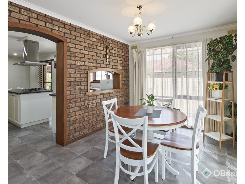 27 Johnson Avenue, Drouin VIC 3818