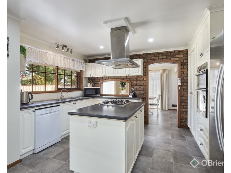 27 Johnson Avenue, Drouin VIC 3818