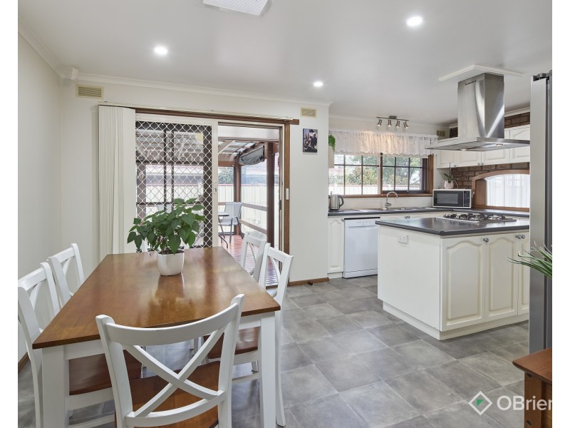 27 Johnson Avenue, Drouin VIC 3818