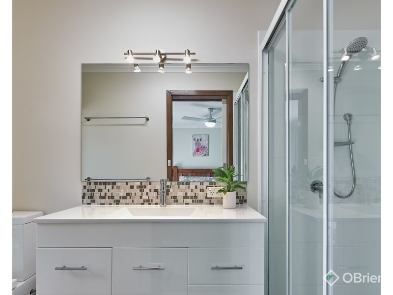 27 Johnson Avenue, Drouin VIC 3818