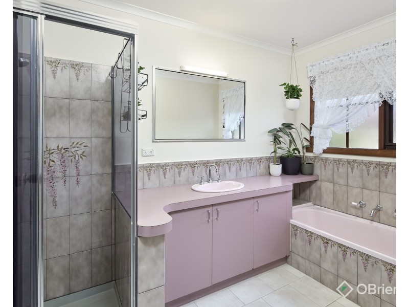 27 Johnson Avenue, Drouin VIC 3818