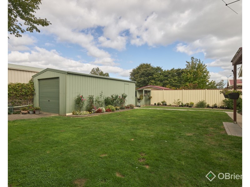27 Johnson Avenue, Drouin VIC 3818