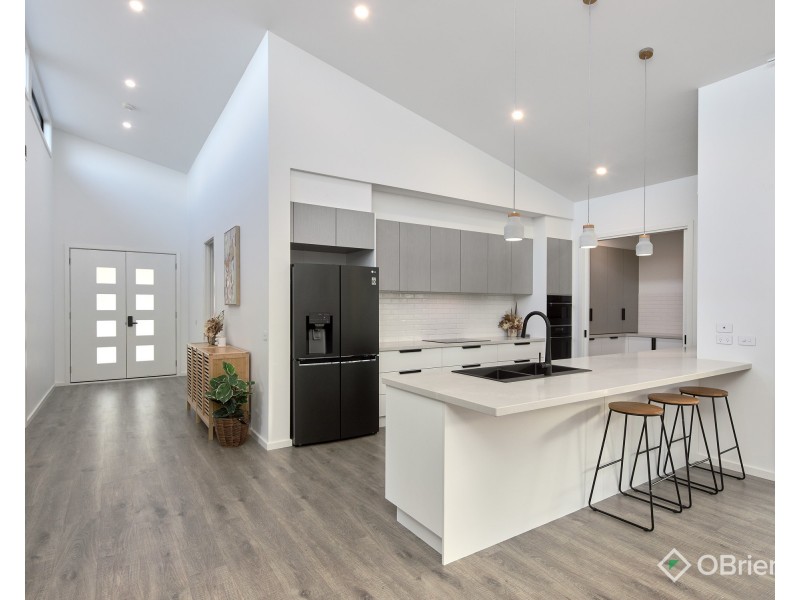 16 Coventry Drive, Warragul VIC 3820