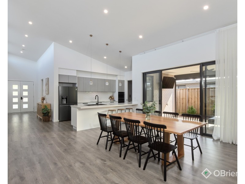 16 Coventry Drive, Warragul VIC 3820