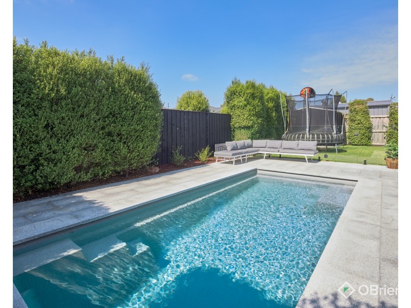 16 Coventry Drive, Warragul VIC 3820