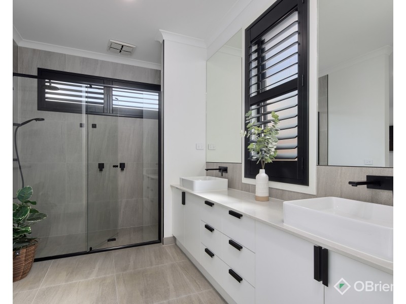 16 Coventry Drive, Warragul VIC 3820