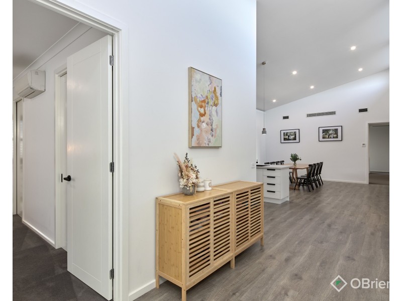 16 Coventry Drive, Warragul VIC 3820