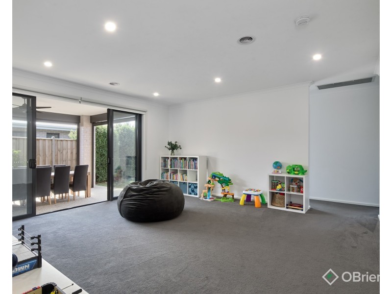 16 Coventry Drive, Warragul VIC 3820