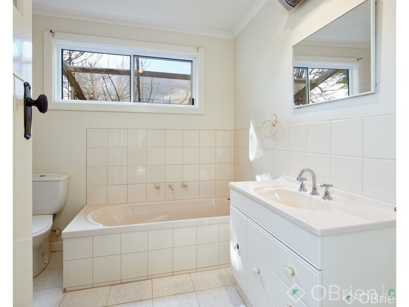 13 Hopetoun Road, Drouin VIC 3818