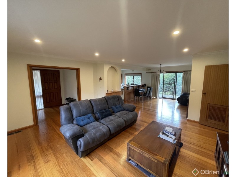 6 Brynwood Avenue, Drouin VIC 3818