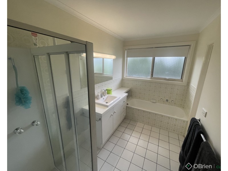 6 Brynwood Avenue, Drouin VIC 3818