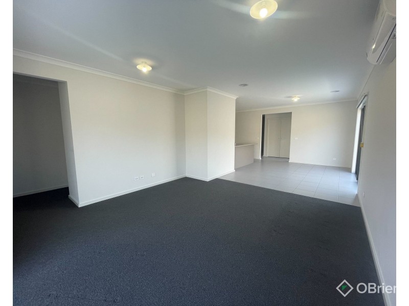 21 Peachtree Drive, Drouin VIC 3818