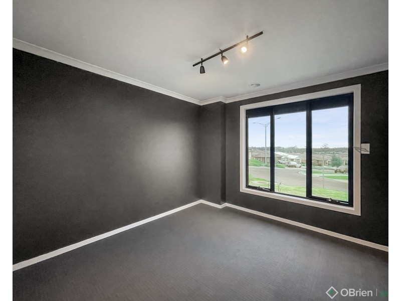 35 King Parrot Boulevard, Drouin VIC 3818