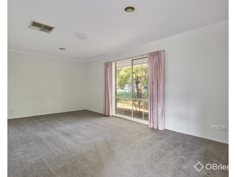 5 Walker Drive, Drouin VIC 3818