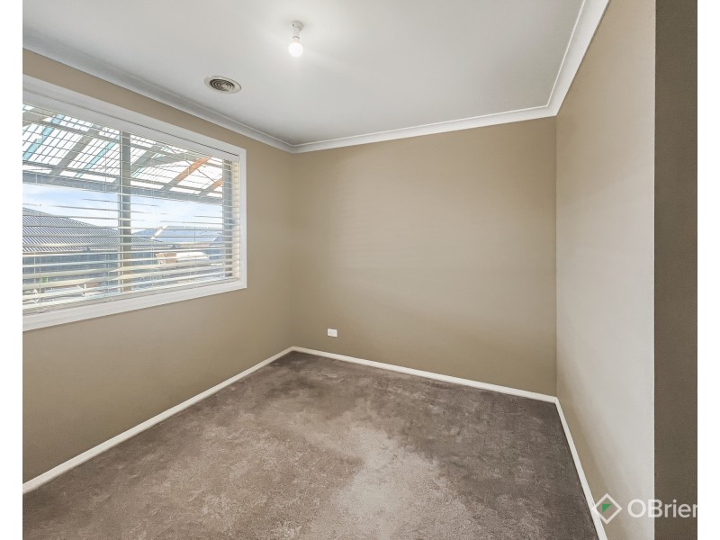95 Jackson Drive, Drouin VIC 3818