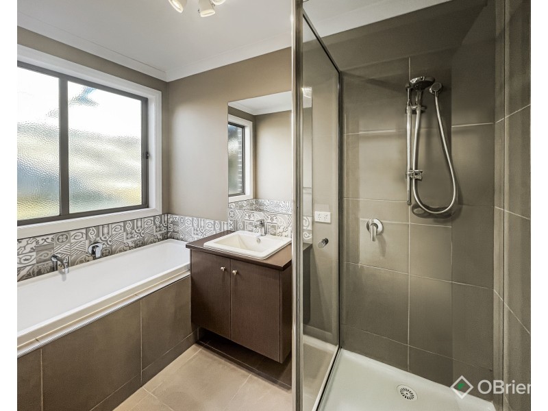 95 Jackson Drive, Drouin VIC 3818
