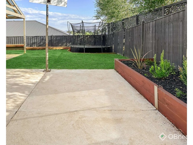 95 Jackson Drive, Drouin VIC 3818