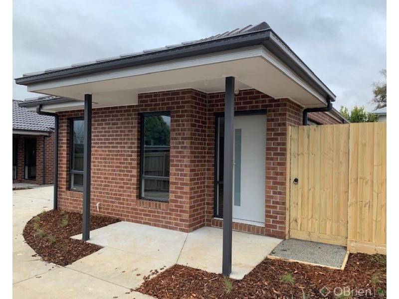 2/14 Hopetoun Road, Drouin VIC 3818