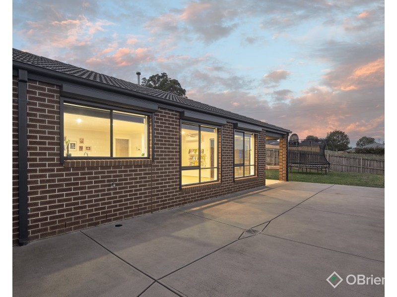 4 Berta Rise, Drouin VIC 3818