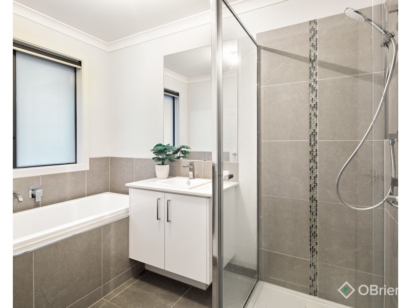 4 Berta Rise, Drouin VIC 3818