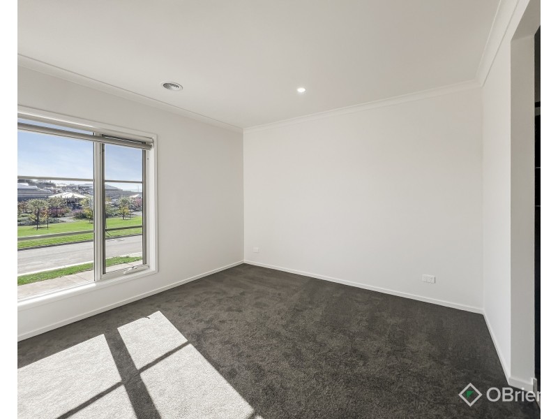 6 Snows Hill Avenue, Warragul VIC 3820