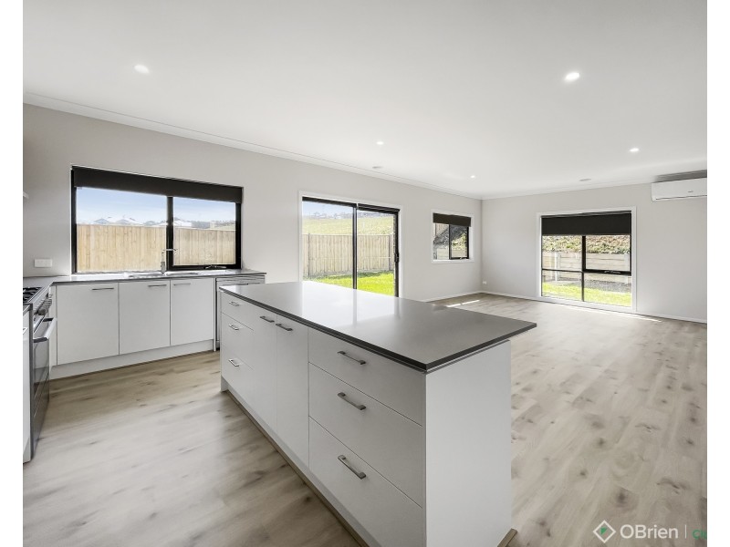 4 Evecta Street, Drouin VIC 3818