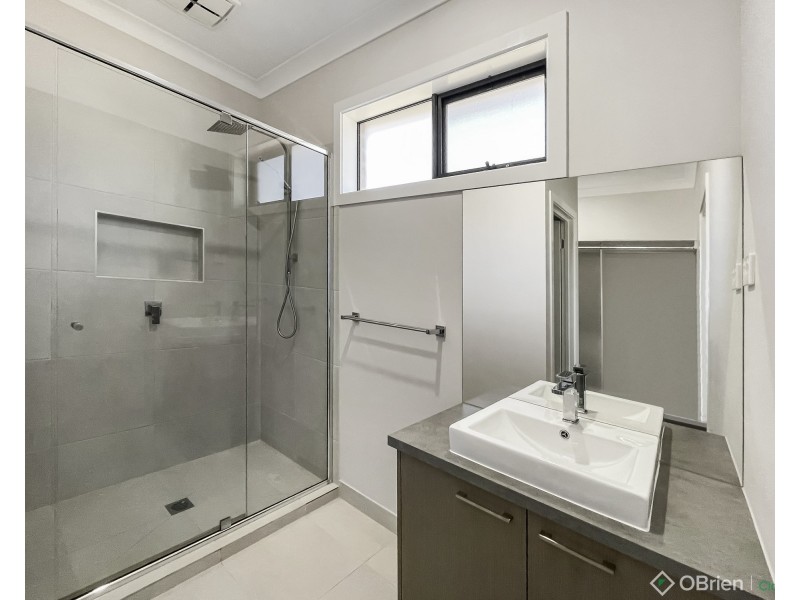 4 Evecta Street, Drouin VIC 3818