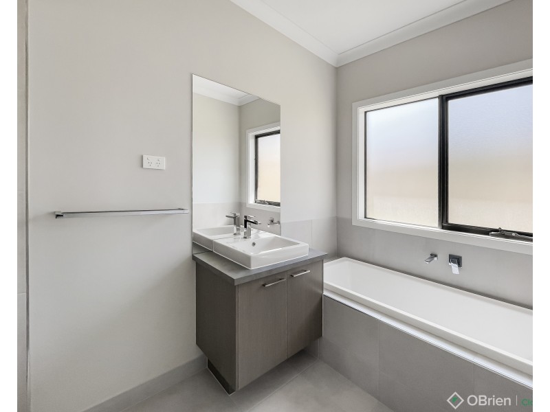 4 Evecta Street, Drouin VIC 3818