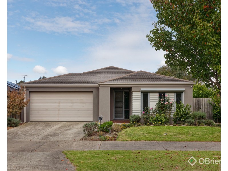 37 Summerhill Boulevard, Drouin VIC 3818