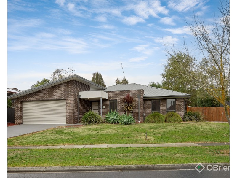 24 McMillan Drive, Warragul VIC 3820