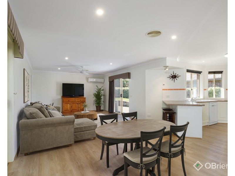 4 Hakea Court, Drouin VIC 3818