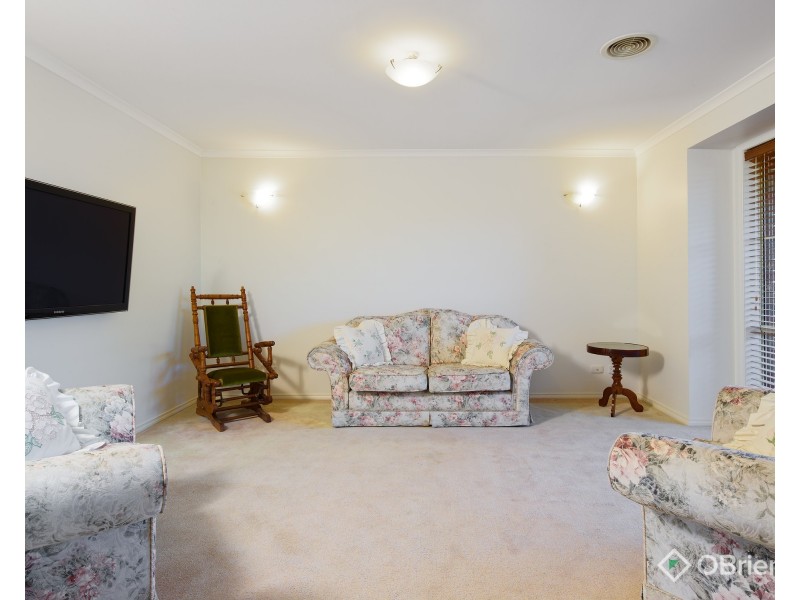 4 Hakea Court, Drouin VIC 3818