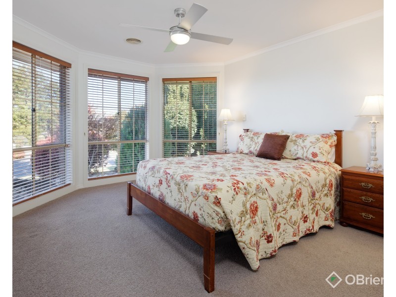 4 Hakea Court, Drouin VIC 3818