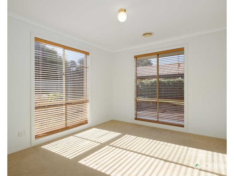 4 Hakea Court, Drouin VIC 3818