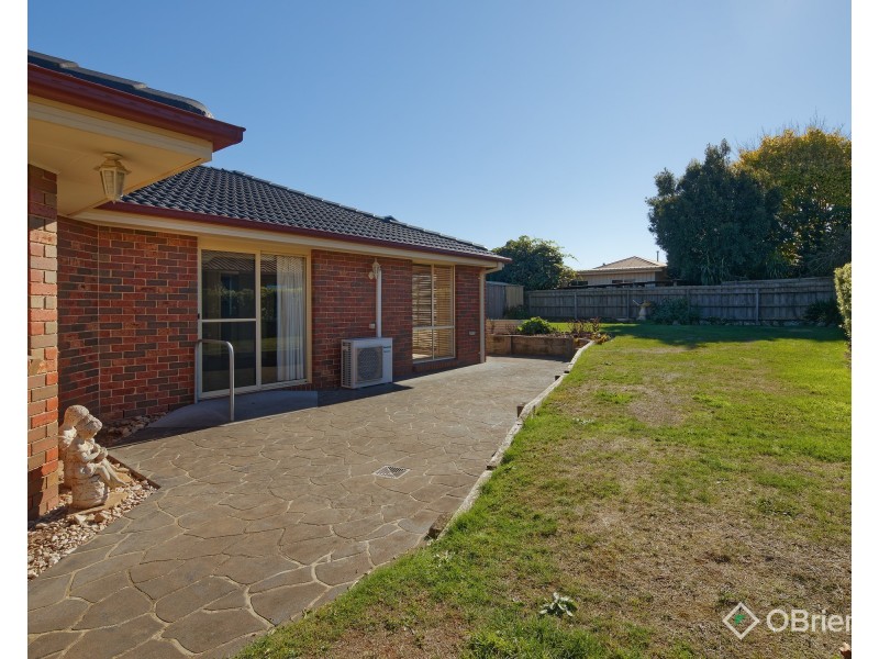 4 Hakea Court, Drouin VIC 3818