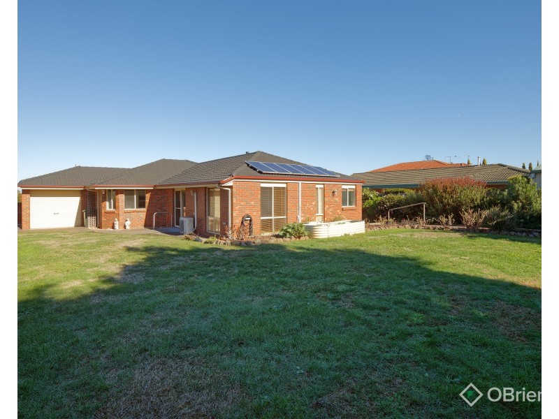4 Hakea Court, Drouin VIC 3818