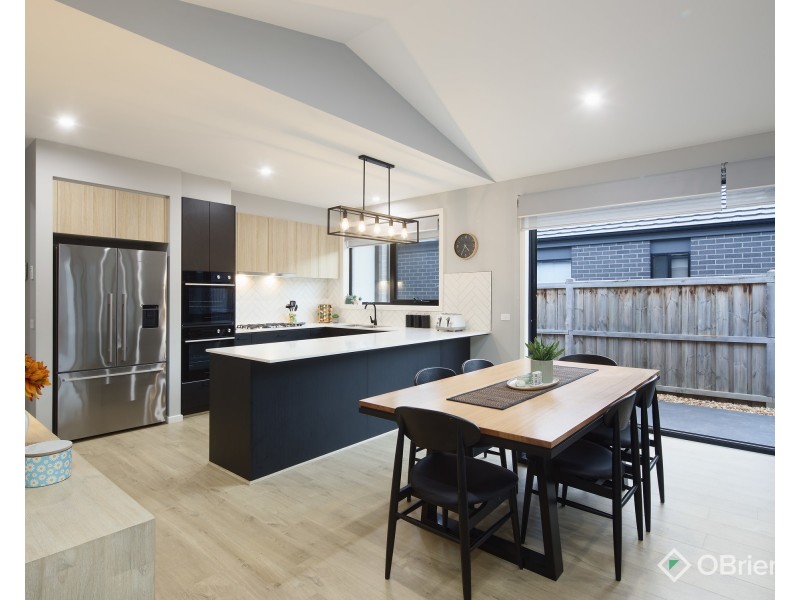 21 Sadleria Street, Drouin VIC 3818