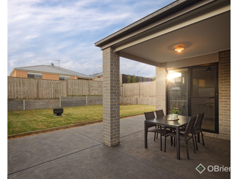 21 Sadleria Street, Drouin VIC 3818