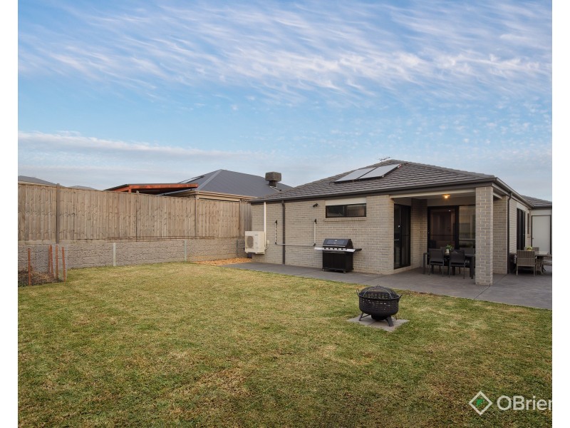 21 Sadleria Street, Drouin VIC 3818