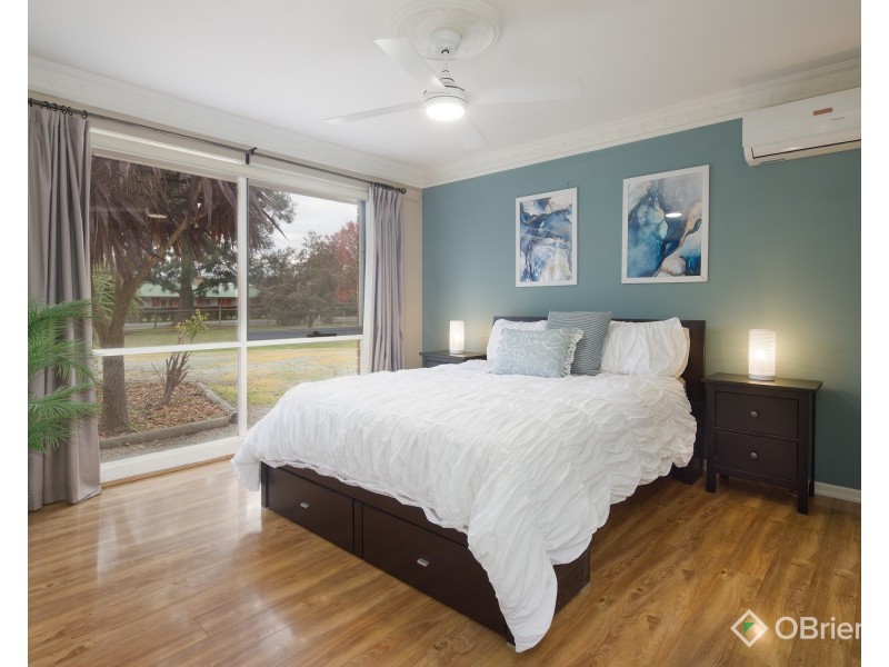 8A Fairway Drive, Drouin VIC 3818